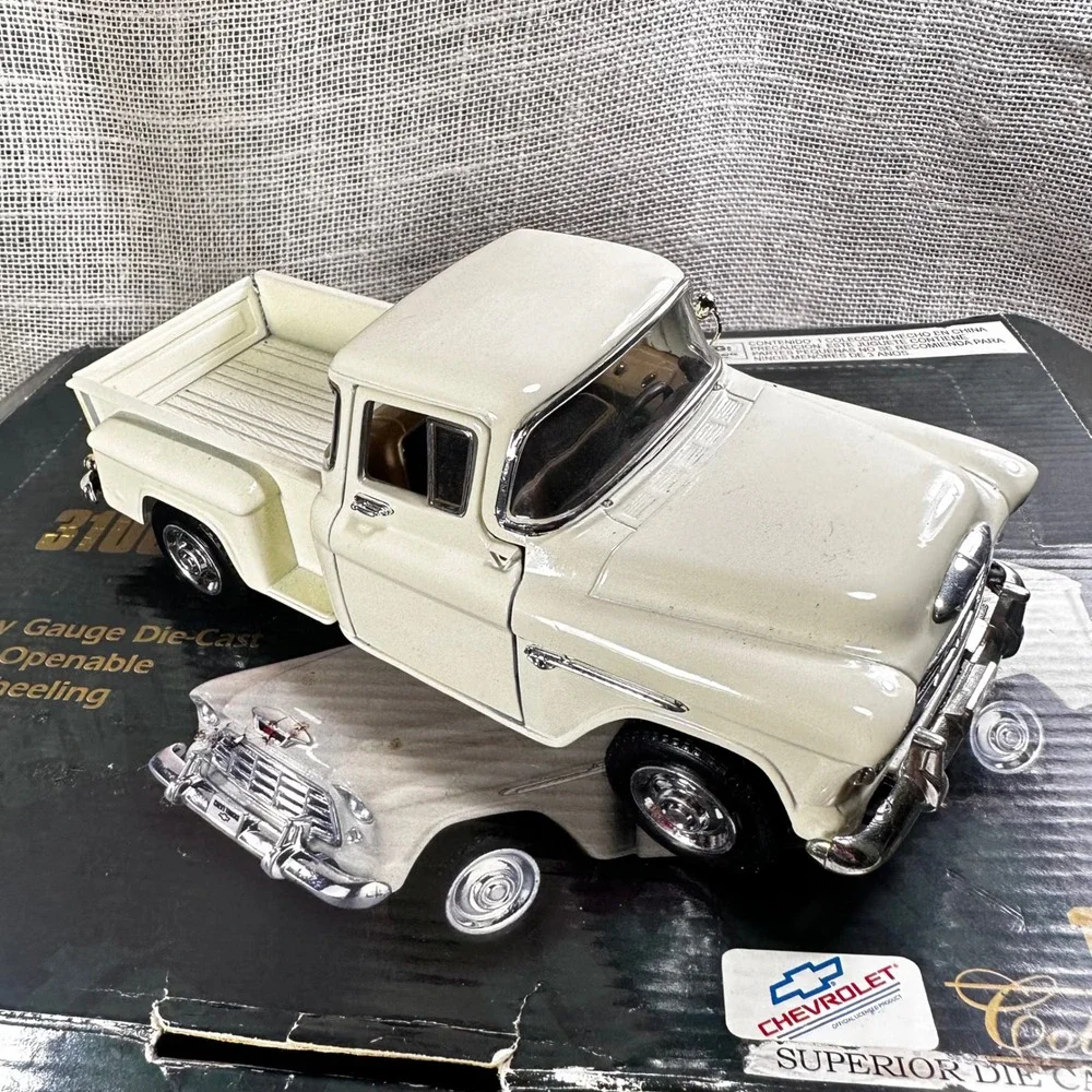 Superior 1955 Chevy 3100 Stepside 1:24 Diecast Truck Lot of 3 w/ Display READ